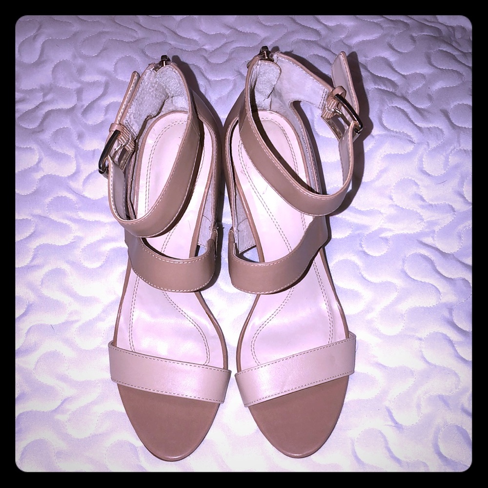 Tahari London pump heels